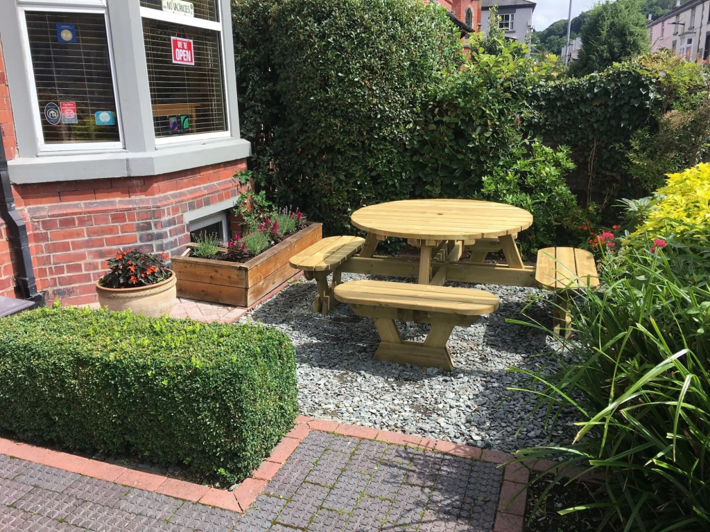 Llangollen Hostel - The Whole Bedroom - Self Catering Facilities