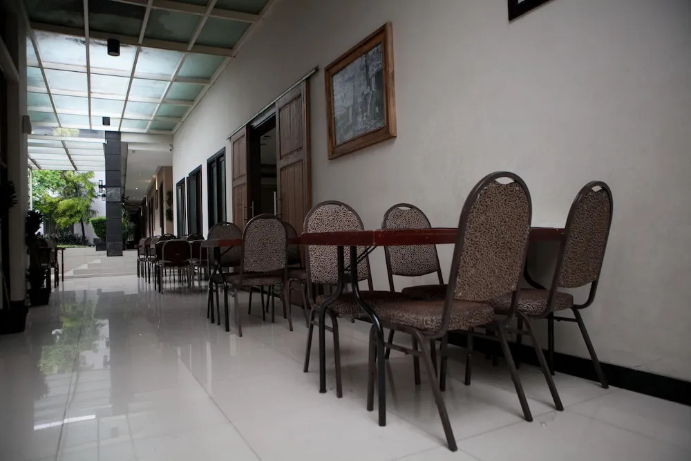 RedDoorz Plus near Bandung Indah Plaza