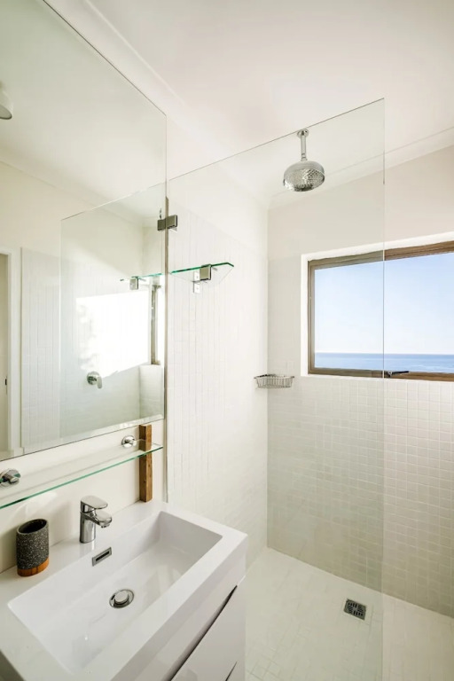 Luxurious Camps Bay Retreat w Sea Views Rock Residence