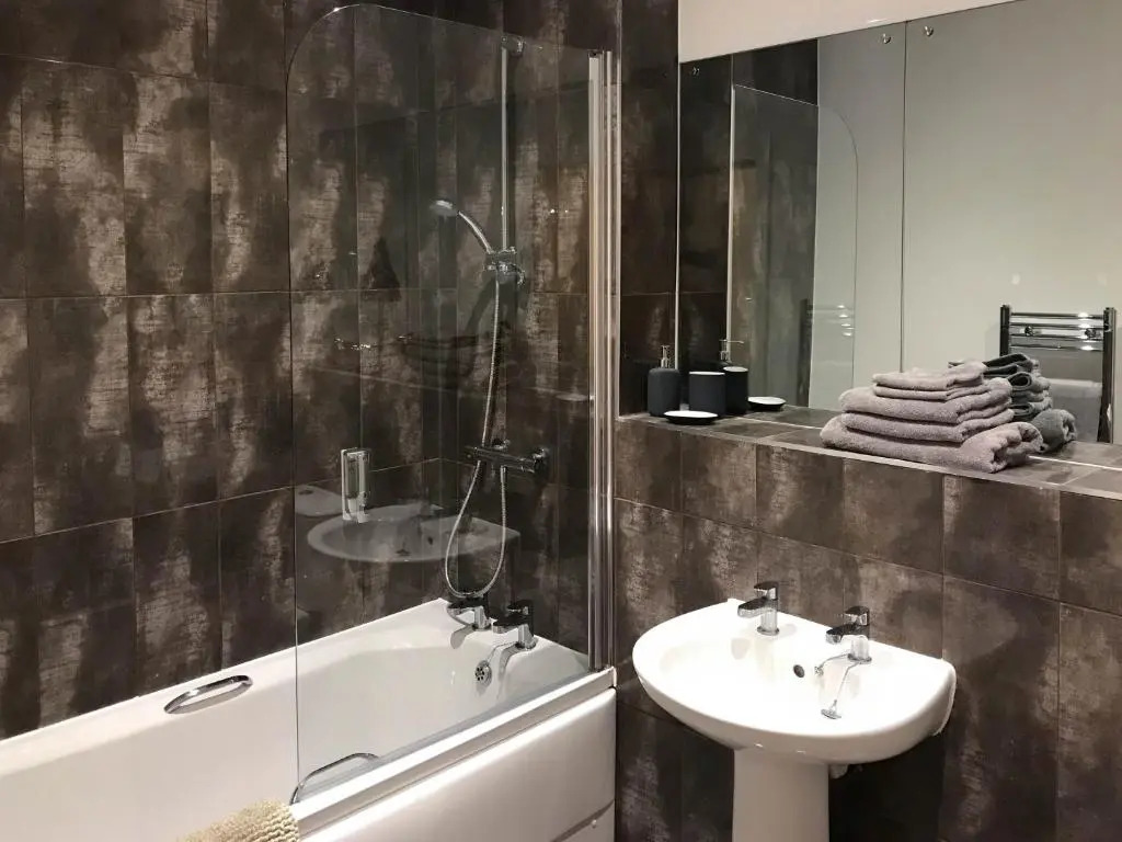 Luxury 1 Bed apartment in City Centre with parking