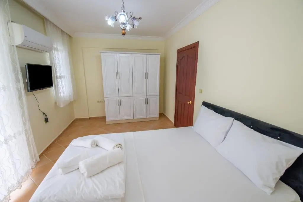 Sahile Yakın Havuzlu Villa 6+2 kişilik