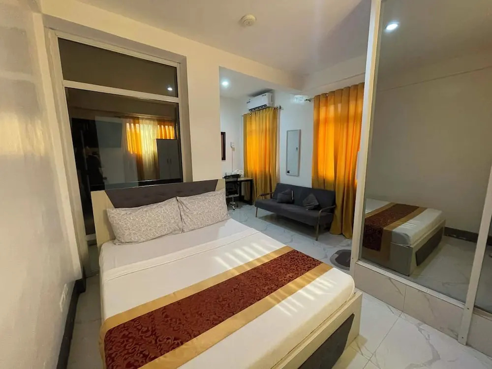 Legends Hotel & Restaurant - Lemery and Taal