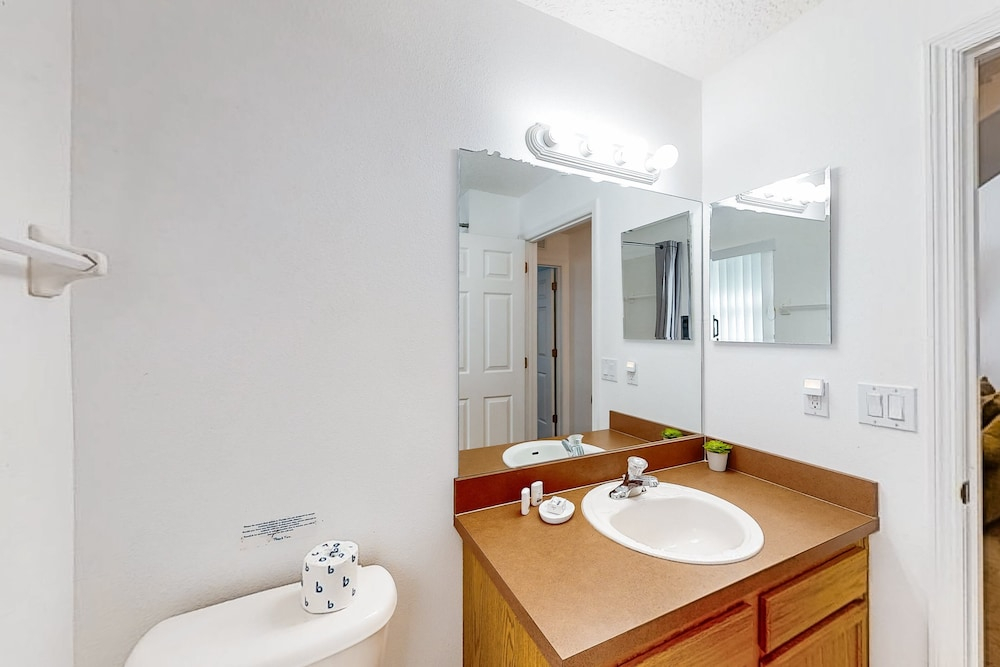 Lovely Home With a Private Pool, Grill, Washer/dryer, & AC - Snowbird Friendly