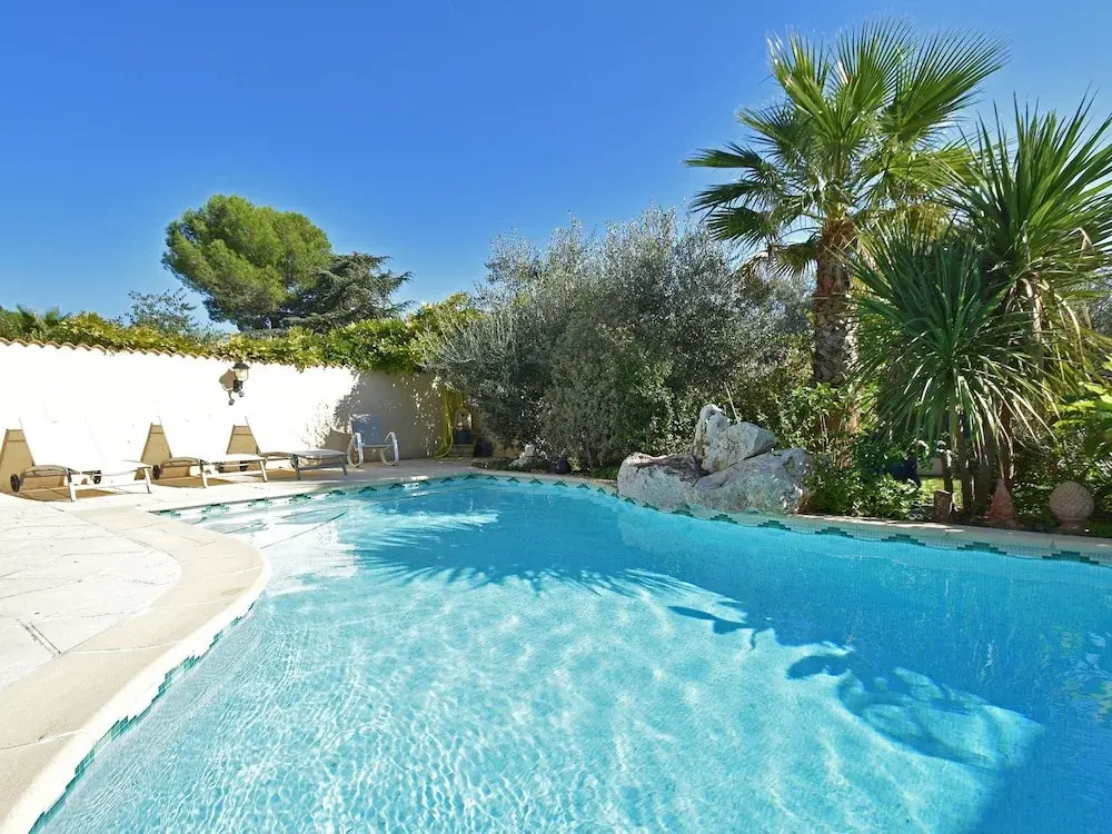 Modern villa in Cournonterral, with large garden, private pool and terrace