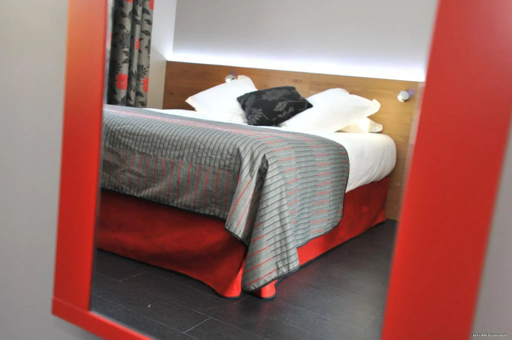 Hotel Full Colors