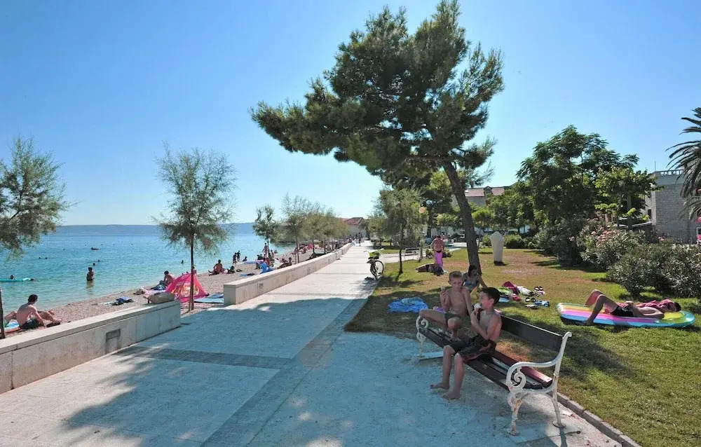 Nice Home in Kastel Novi With Wifi and 3 Bedrooms