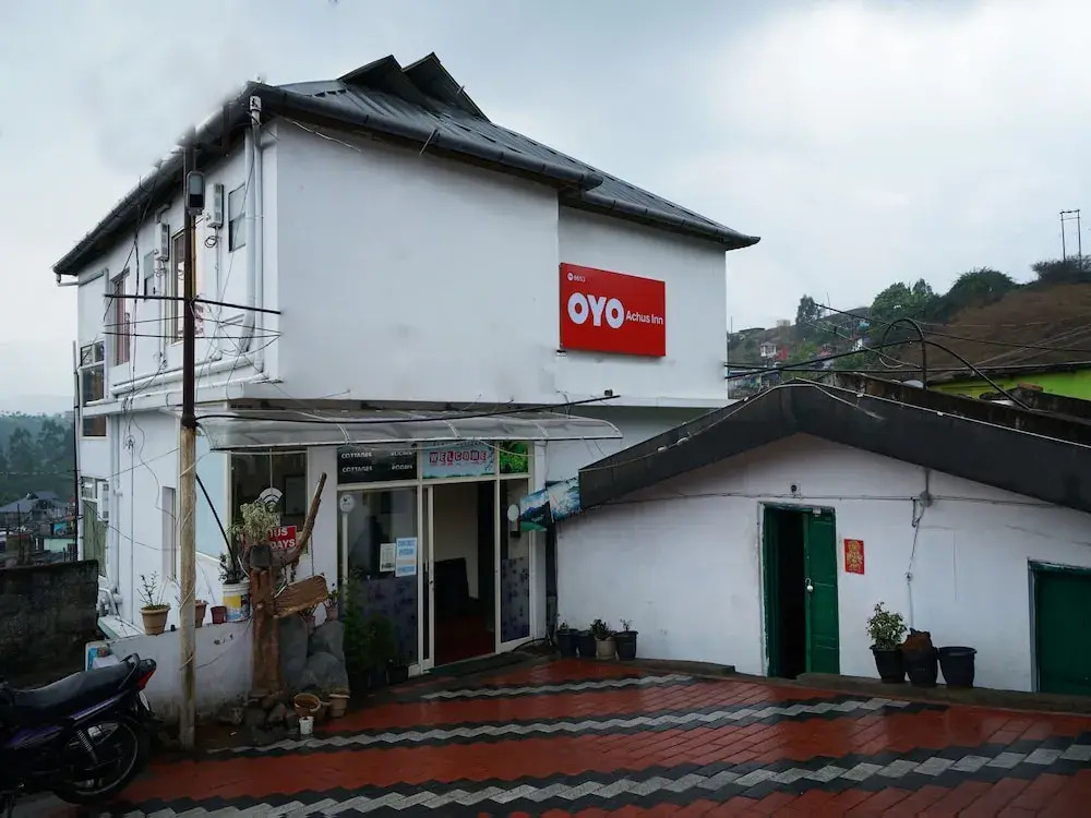 OYO 8653 Achus Inn