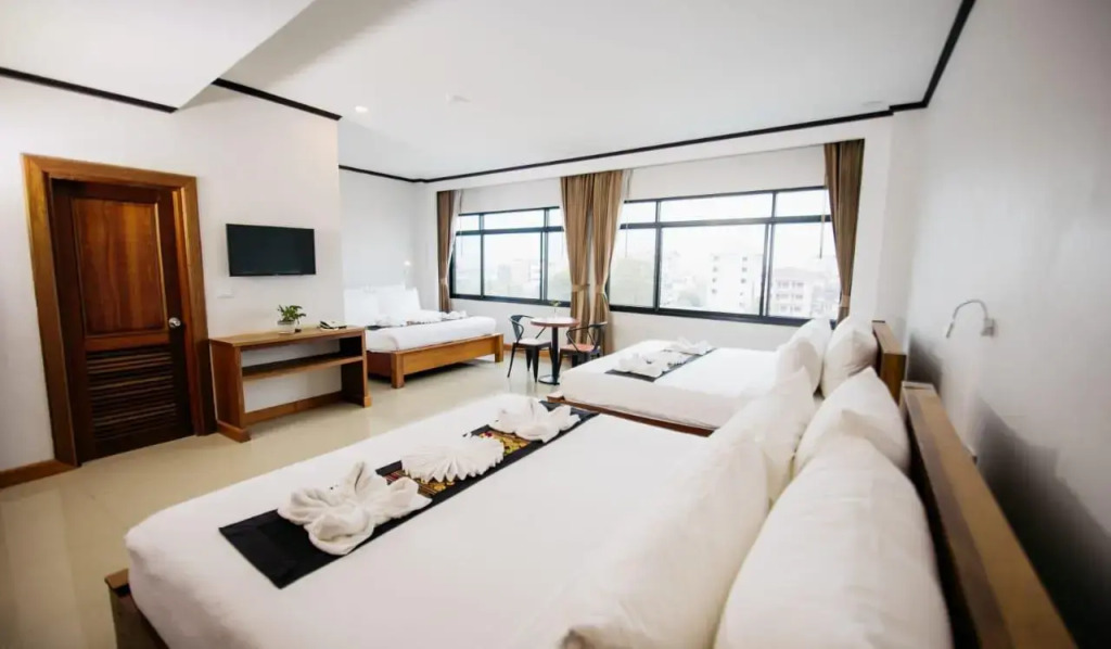 Sisombat Plaza Hotel