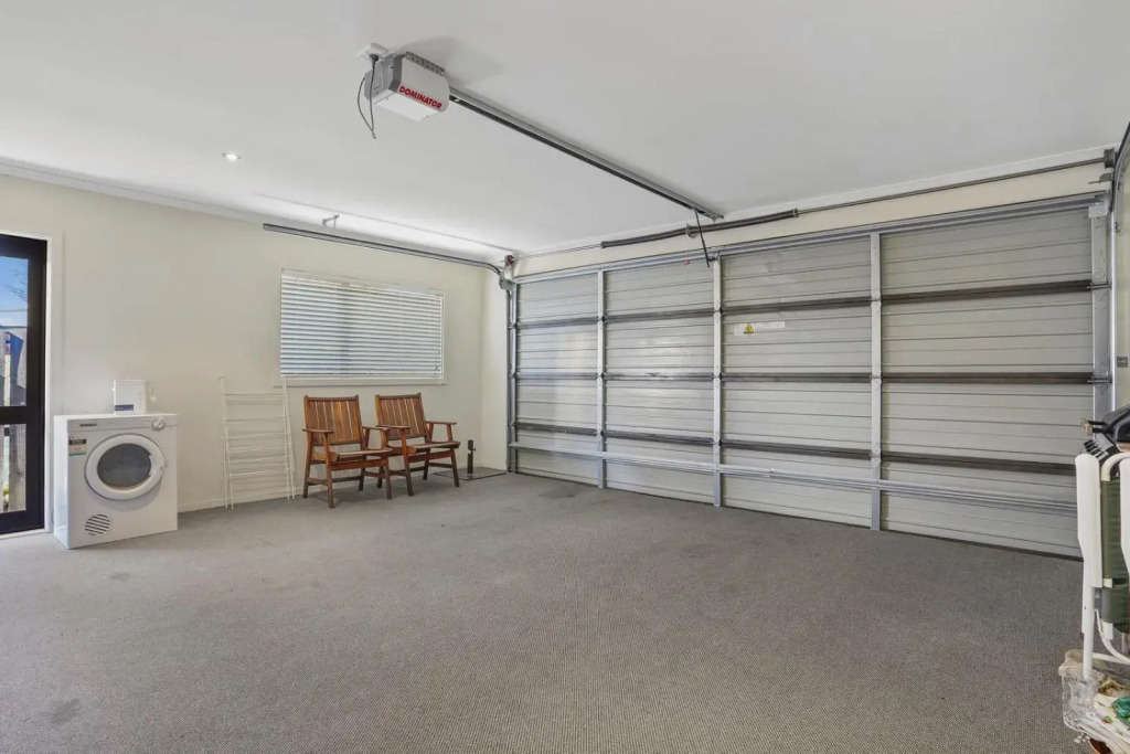 16 Rutherford Crescent