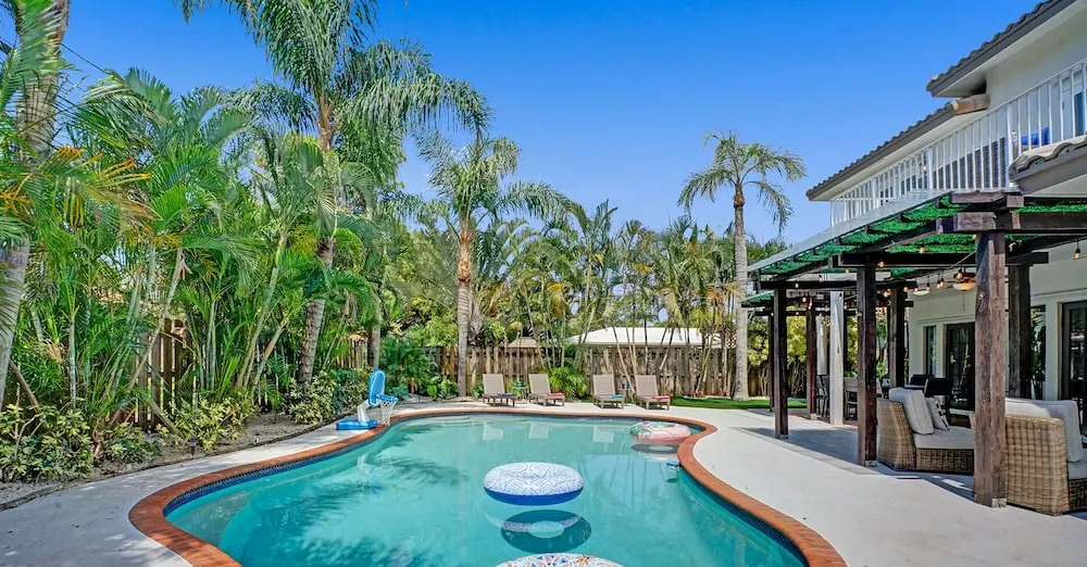 Modern Chic 7-BR with Pool & Gameroom