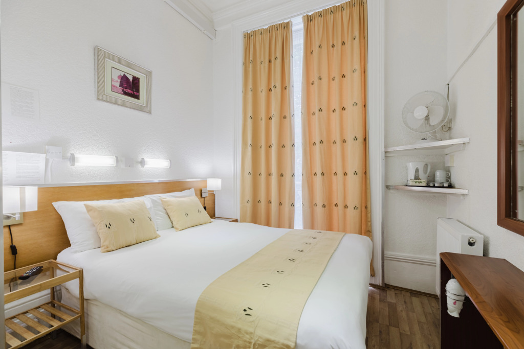 Falcon Hotel