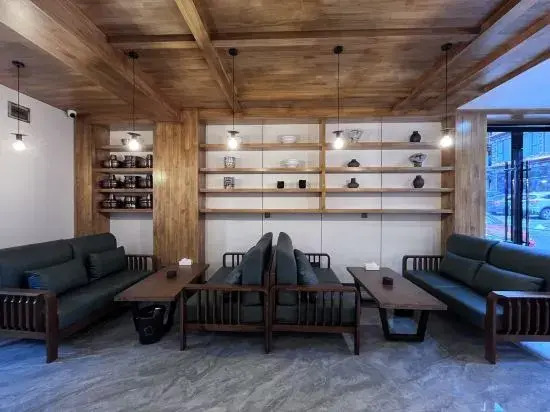 VALATOMS Van Latu Hotel (Siguniang Mountain Scenic Area Second Branch)