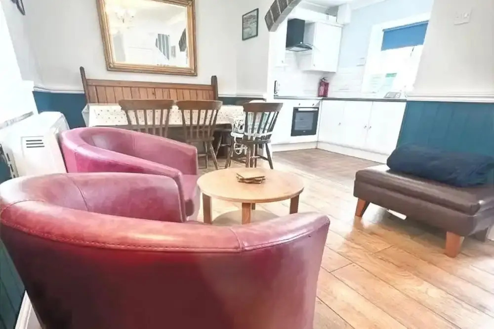 3 Bed Harbour-view Cottage Sleeps 6 - Dog Friendly