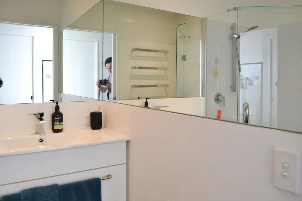 Stylish 2 Bedroom Loft Apartment With Parking