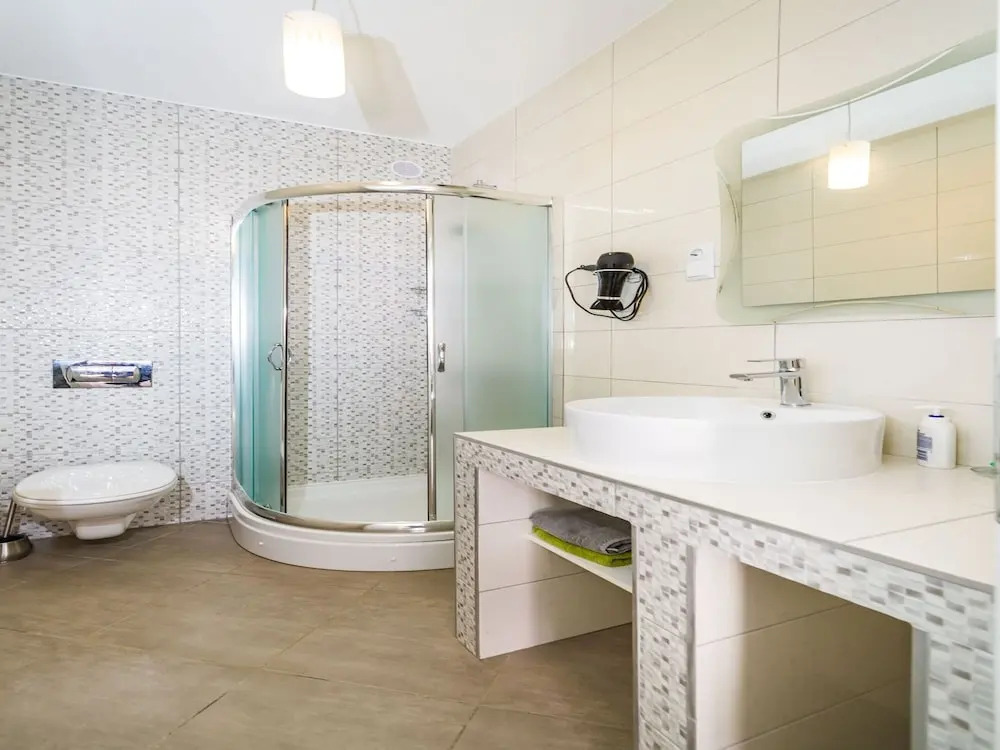 Charming Detached House With Beautiful Private Garden, 300m From the sea