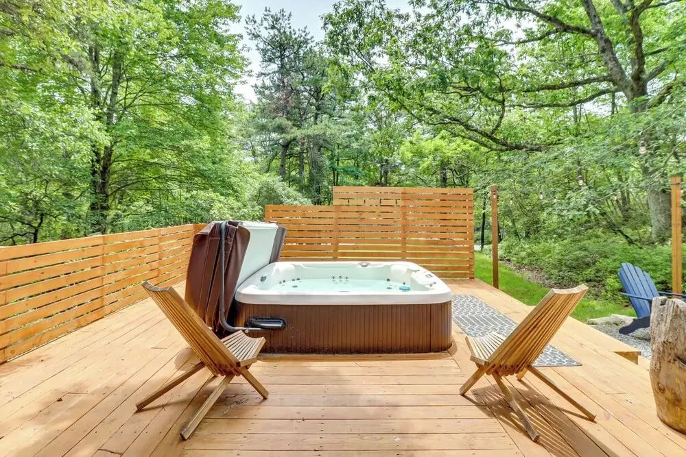 Hot Tub, Fire Pit & Barrel Sauna: Poconos Abode