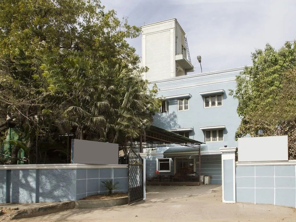 OYO 11321 Hotel Goutham Residency