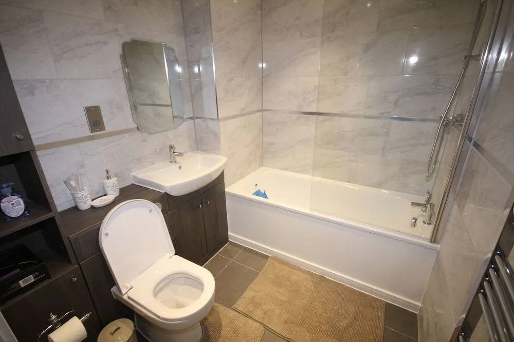 Holden Court Apartments -Apt 4
