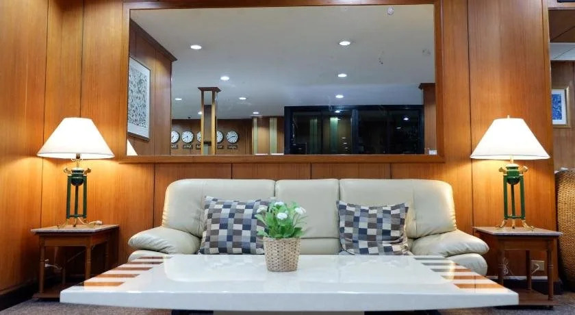 Dynasty Inn