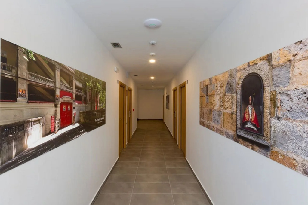 IRAIPE Pamplona Hostal Auto Check-in
