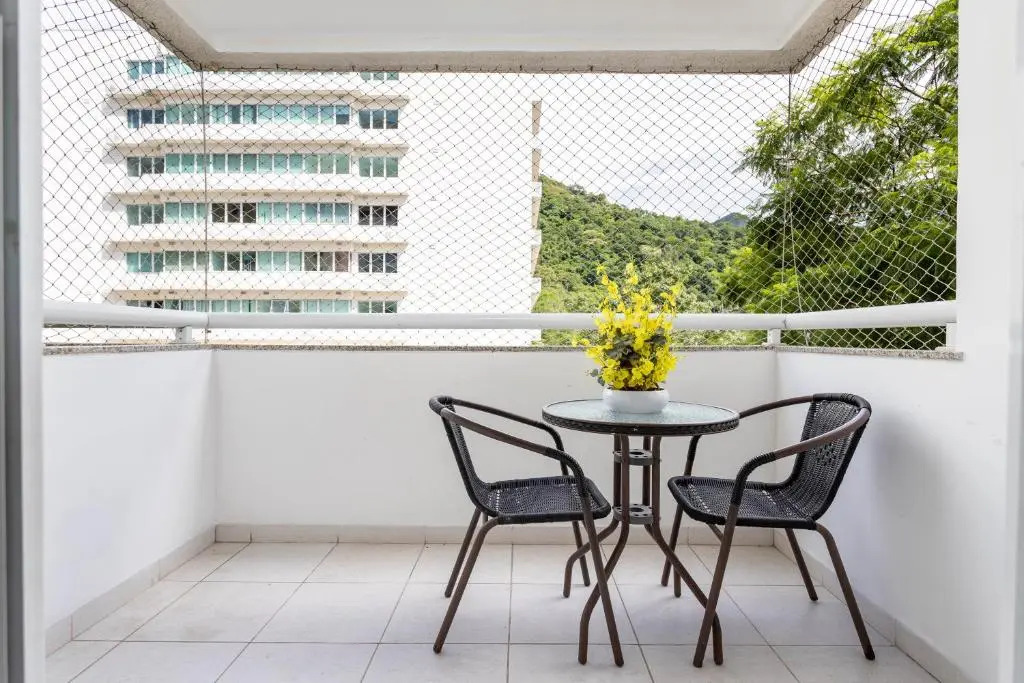 3 QUARTOS em Condominio com PISCINA, ESTACIONAMENTO e Portaria 24h a 300m do Centro de Convenções RIOCENTRO
