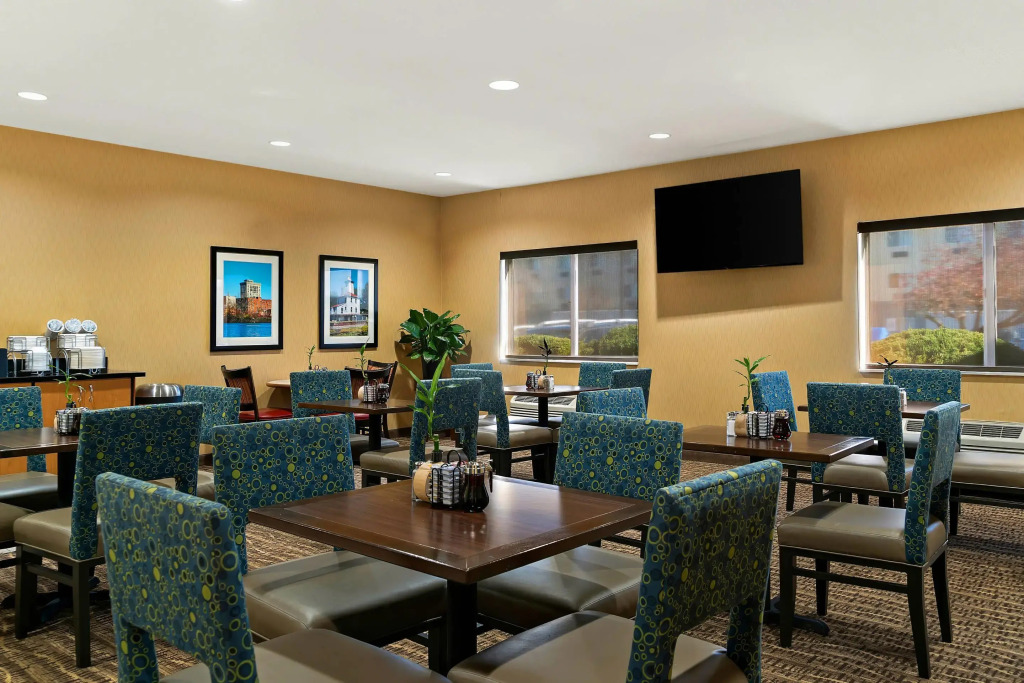 Comfort Suites Saginaw North