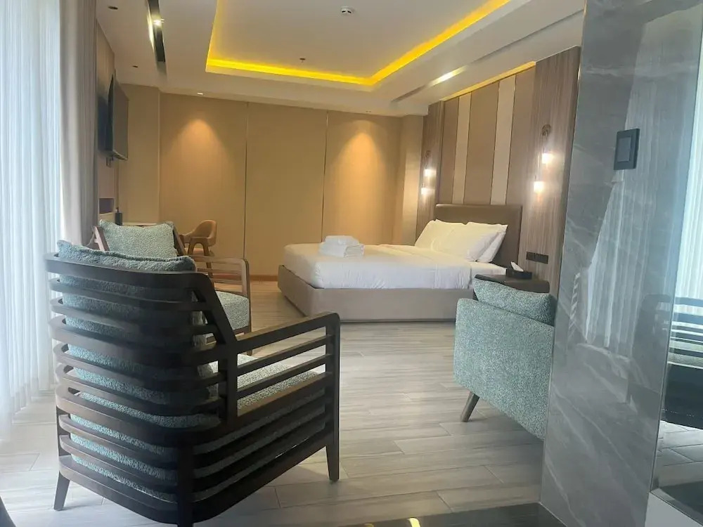 Sunday Belajandro Hotel