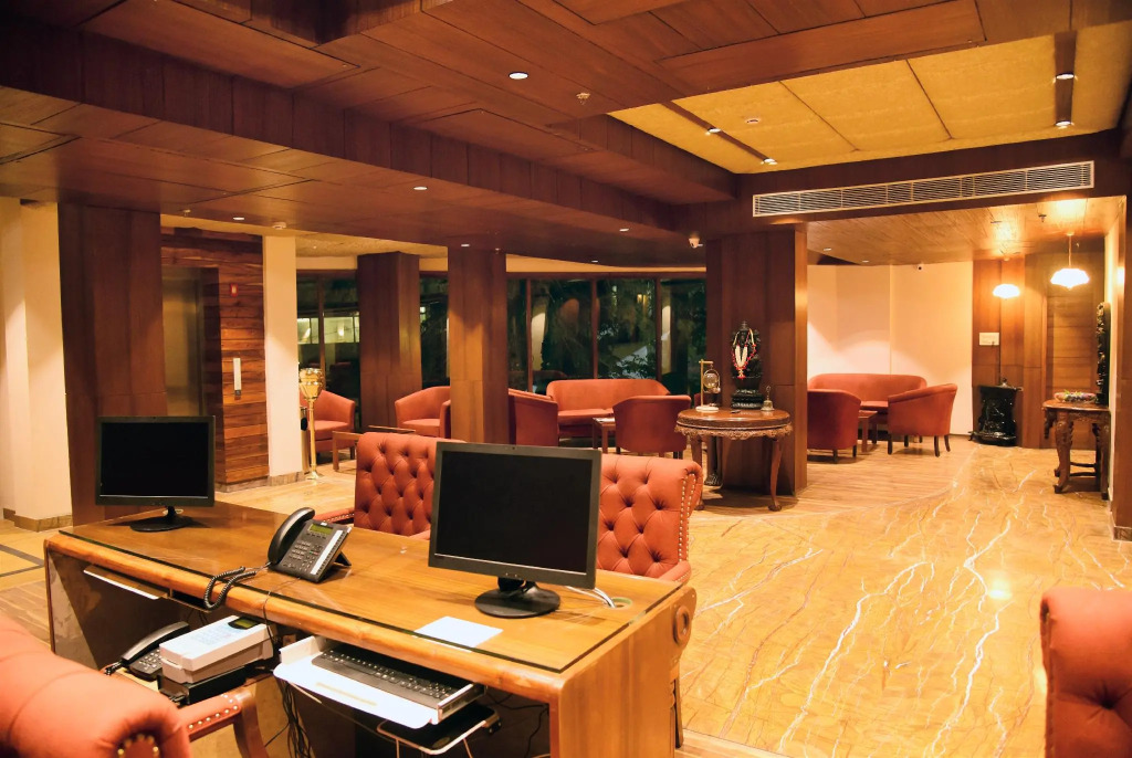 Royale Retreat Hotel & Spa Near Mall Road
