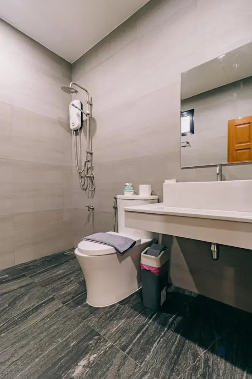 Modern Family House - 4 Bedrooms 5 Mins From Old Town With Gallery - Deja Home