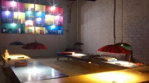 HosteLaVie Varanasi