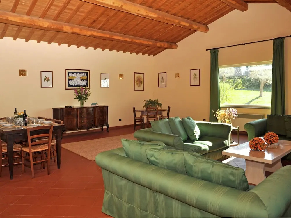 Villa in Lazio With Pool and Vineyards