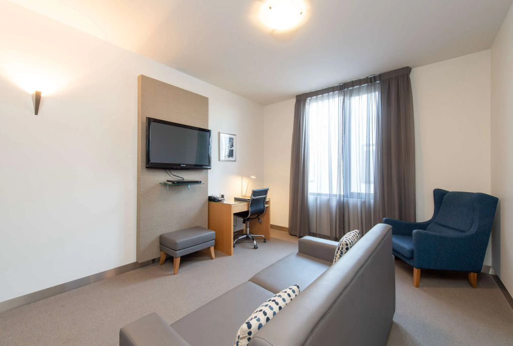Mawson Lakes Hotel