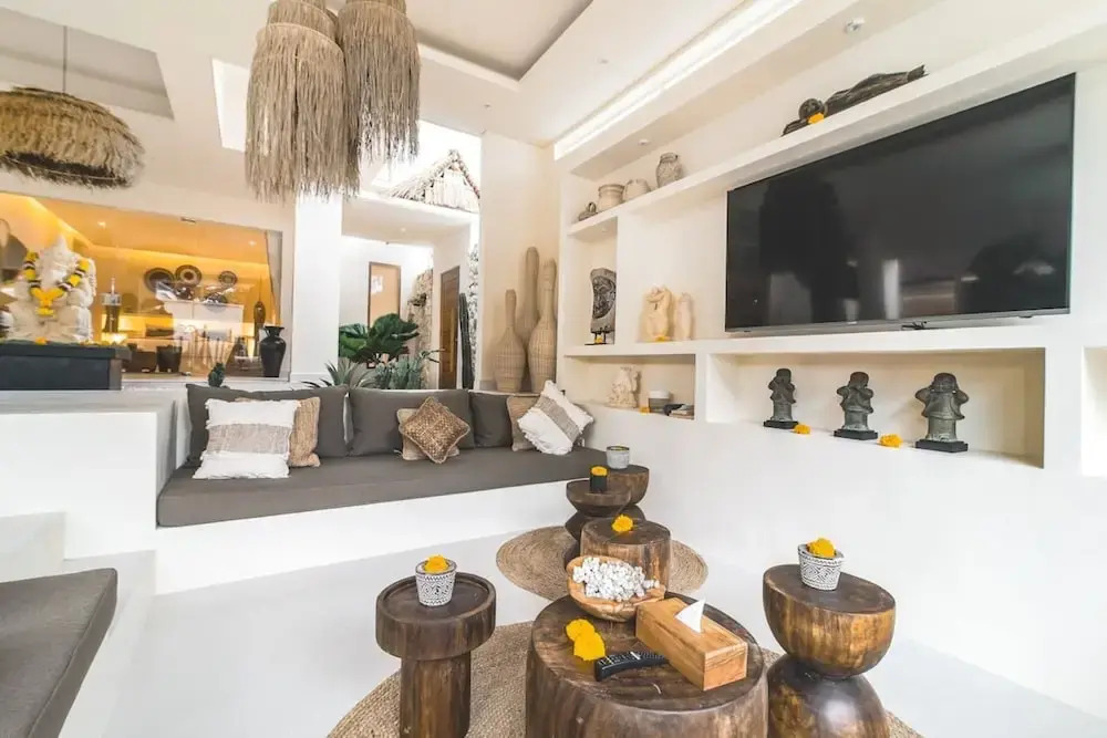 Villa Selaanc - Luxury 4BR Villa with Private Pool, Walking Distance to Seseh Beach