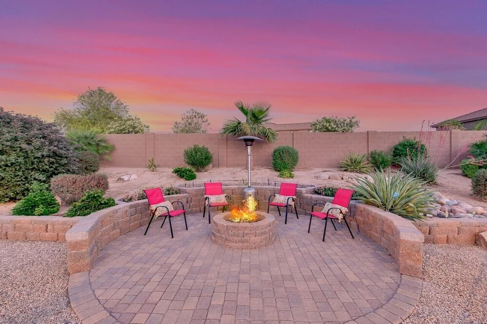 Oasis in The Desert! 5 Bedrooms, 3 Baths, Heated Resort Pool and Spa! Separate Casita! by Redawning