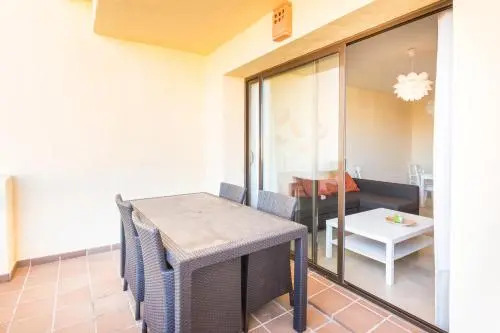 Duquesa Village Apartemento 2115