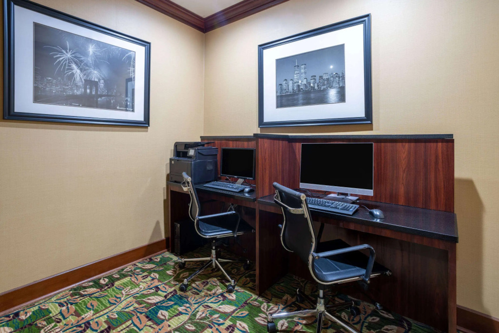 Days Hotel by Wyndham North Bergen