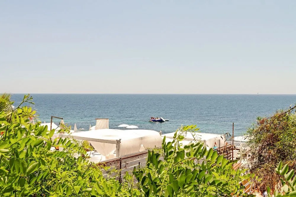 Le Palme Apt with Terrace and Sea View