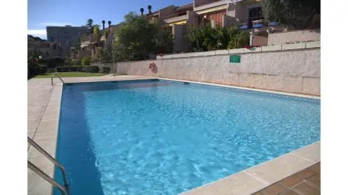 LLOGUER30 Margarets Family House with pool and parquing
