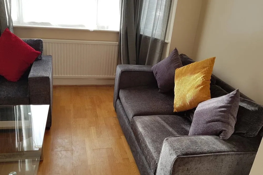 Elegant and Spacious 2 bedroom Apartment