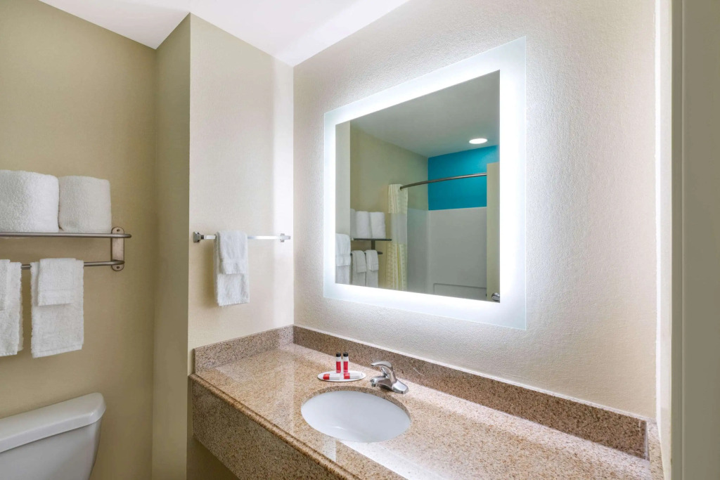 Howard Johnson by Wyndham Houma