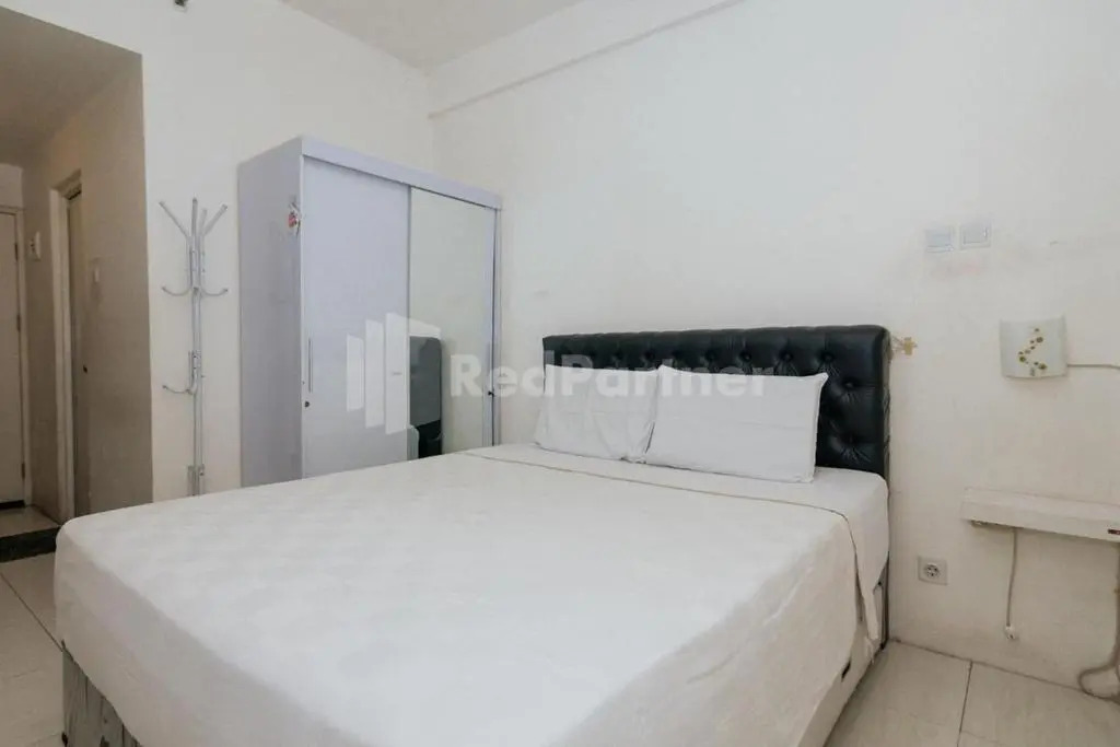 RedLiving Apartemen Skylounge Tamansari - Vanez Room