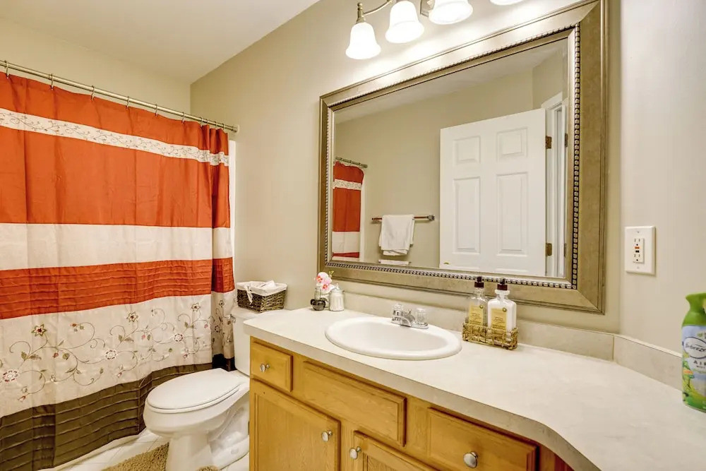 Pets Welcome: Convenient Family Home in Westland!