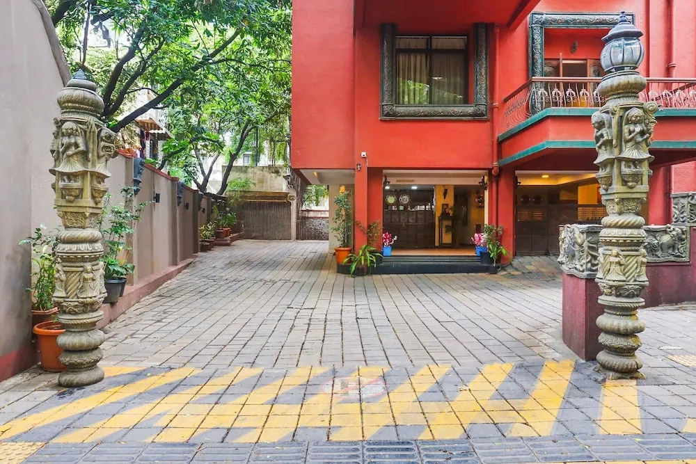 Super Townhouse Oak Prabhat Road
