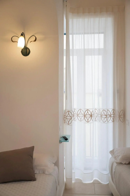 Hotel Antica Repubblica in the historical center 2 minutes away,at 170mt, from the Sea