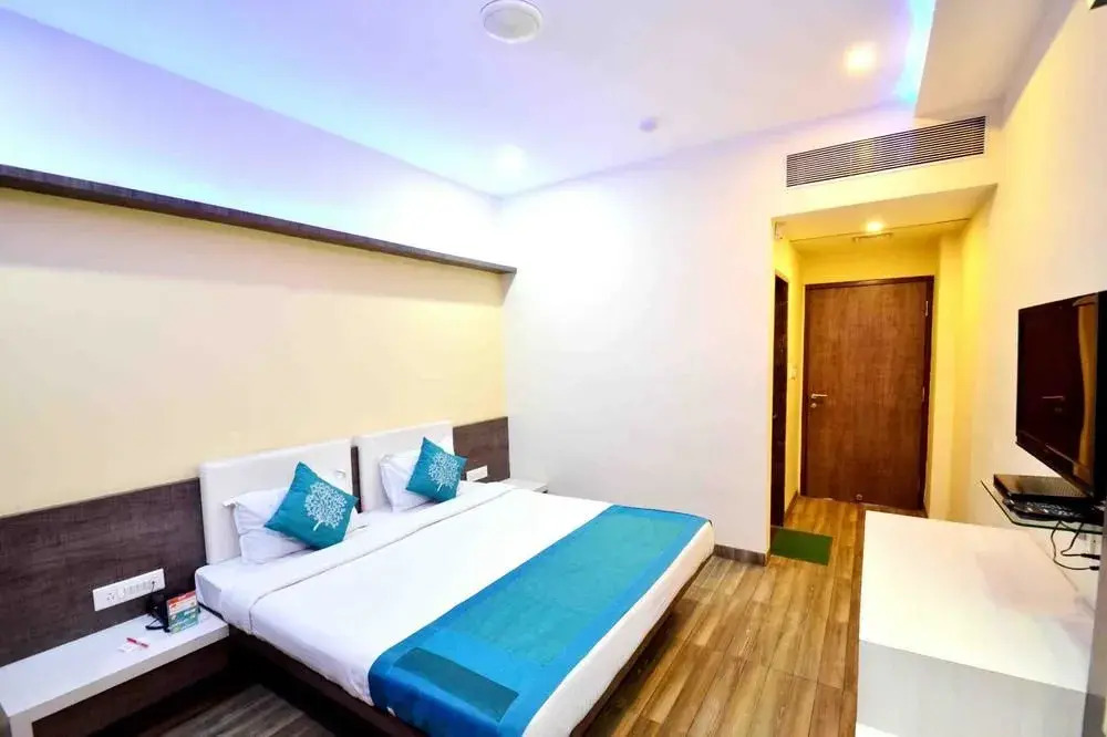 FabHotel Bee Town