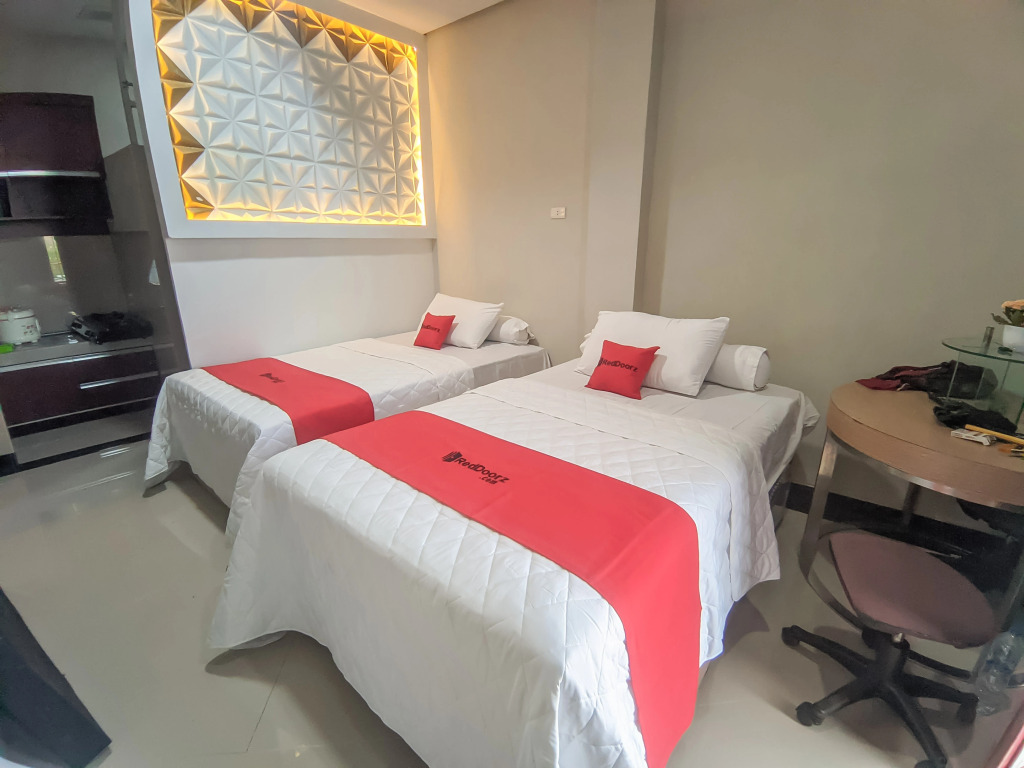 RedDoorz Syariah near Pasar Aceh Shopping Centre