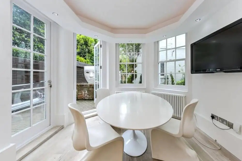 Stylish 3 Bedroom Home in Hampstead