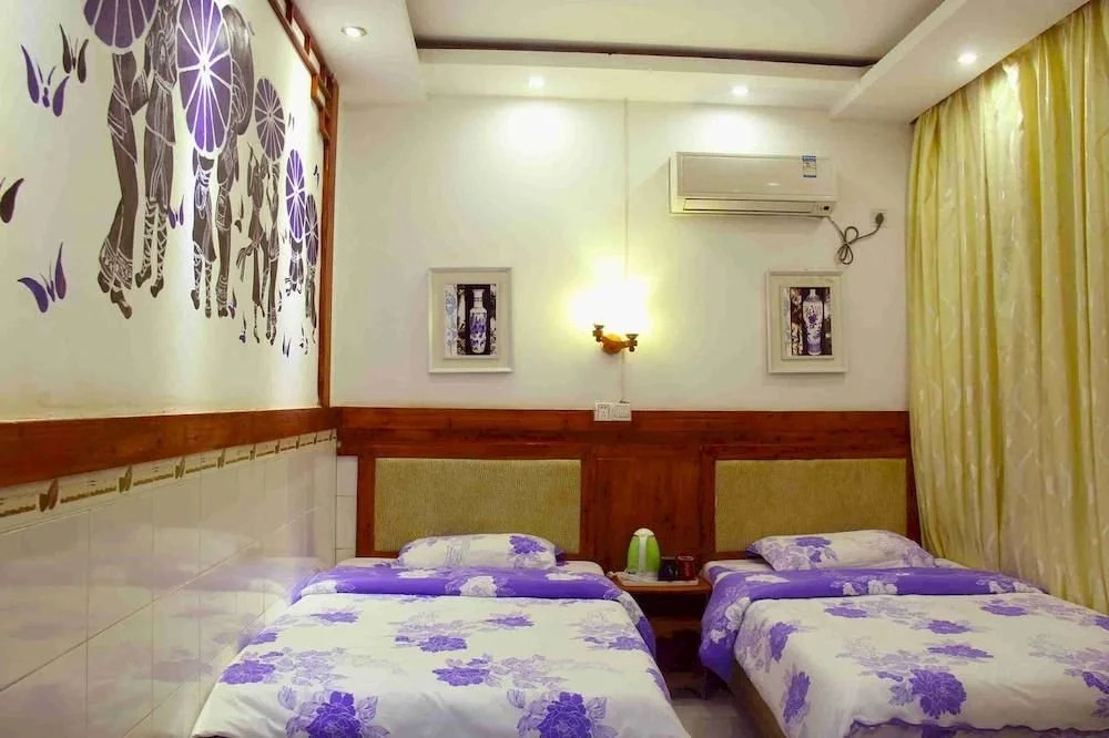 Happy Utopia B&B (Fenghuang Ancient City Nanhua Branch)