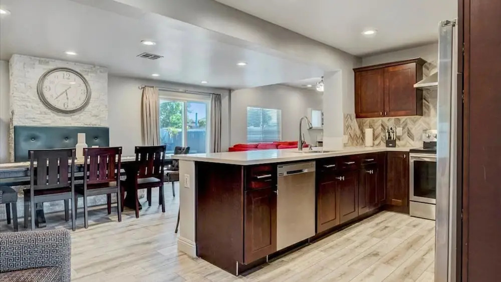 Amazing 4-bdrm W/backyard Paradise in Scottsdale!