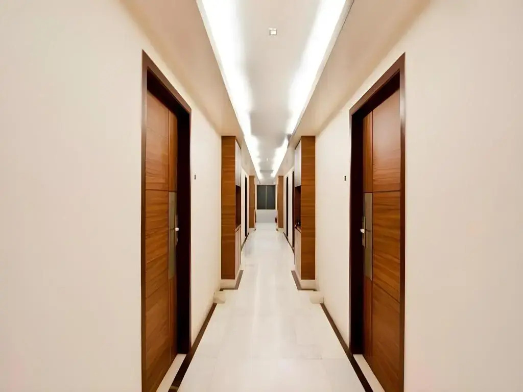 Rajhans Hotel